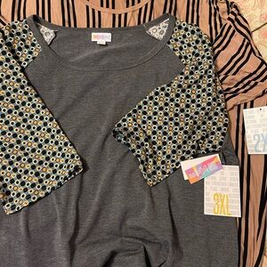 2 LulaRoe pieces 3X and 2X